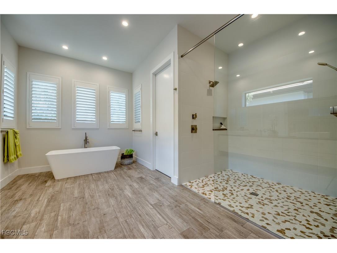 818 Montclaire Court Cape Coral FL 33904 2025022613 image21