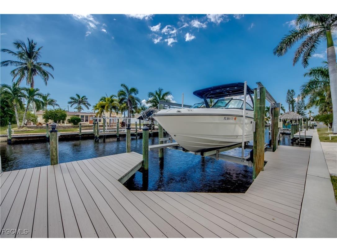 818 Montclaire Court Cape Coral FL 33904 2025022613 image45