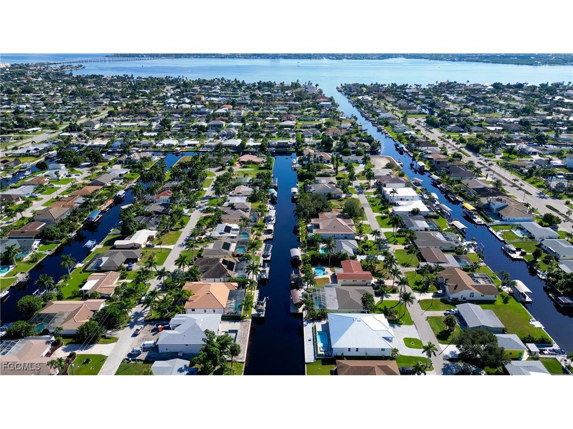 818 Montclaire Court Cape Coral FL 33904 2025022613 image50