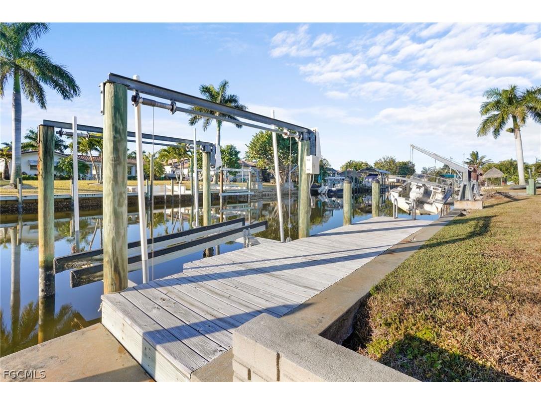 818 Monticello Court Cape Coral FL 33904 2026005806 image4
