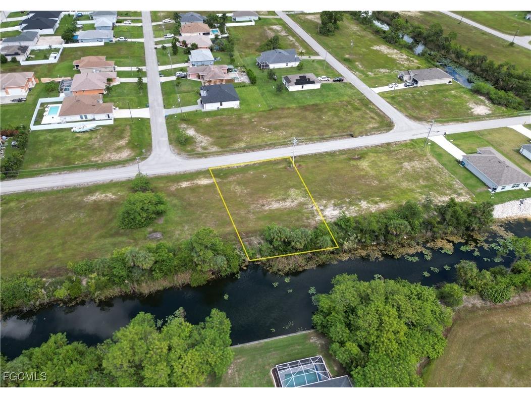 818 NE 32nd Lane Cape Coral FL 33909 2025014263 image18