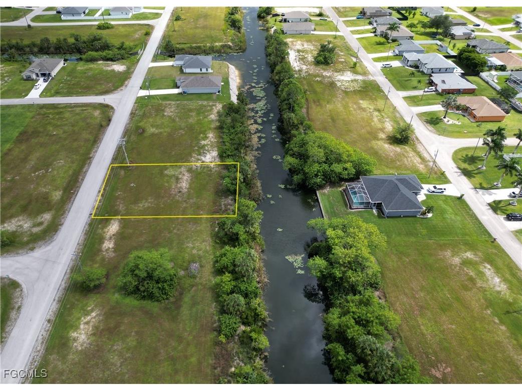 818 NE 32nd Lane Cape Coral FL 33909 2025014263 image21