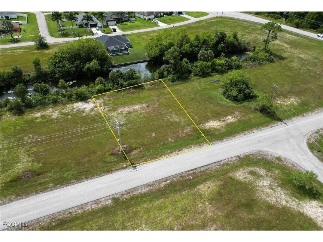 818 NE 32nd Lane Cape Coral FL 33909 2025014263 image25