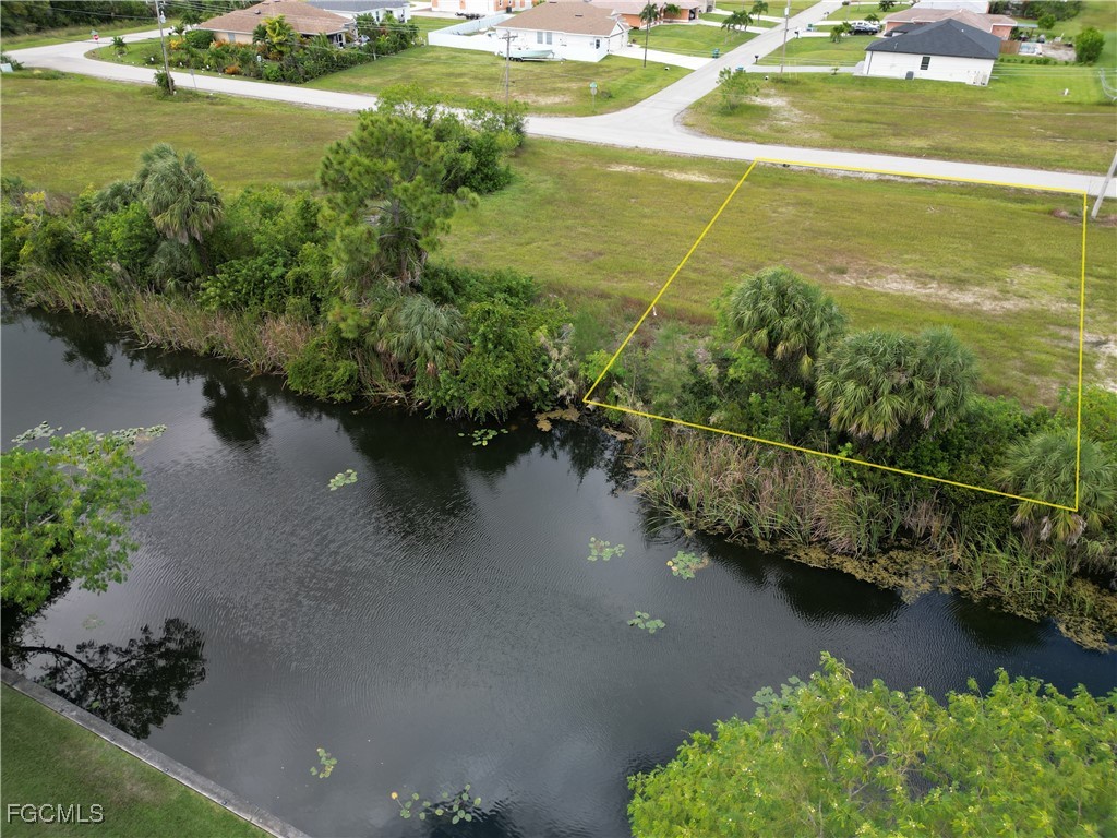 818 NE 32nd Lane Cape Coral FL 33909 2025014263 image7