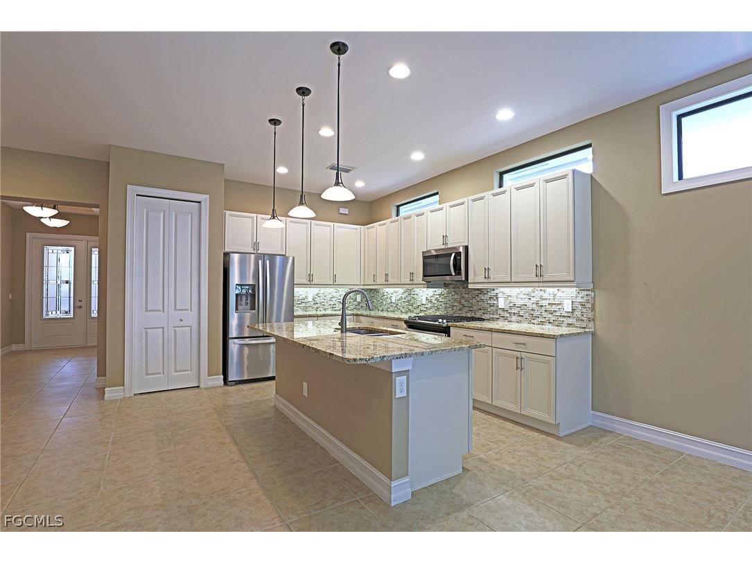 8181 Venetian Pointe Drive Fort Myers FL 33908 2026010109 image10