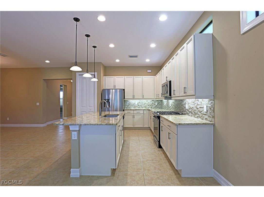 8181 Venetian Pointe Drive Fort Myers FL 33908 2026010109 image11