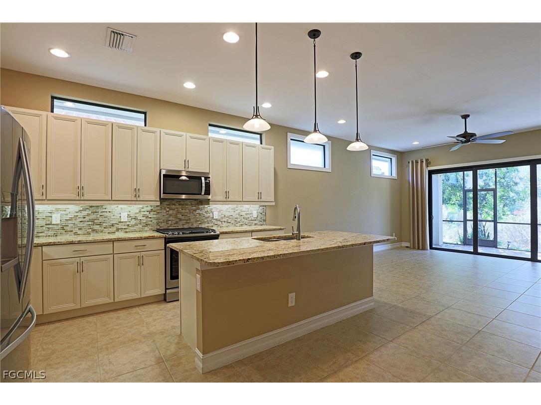 8181 Venetian Pointe Drive Fort Myers FL 33908 2026010109 image13