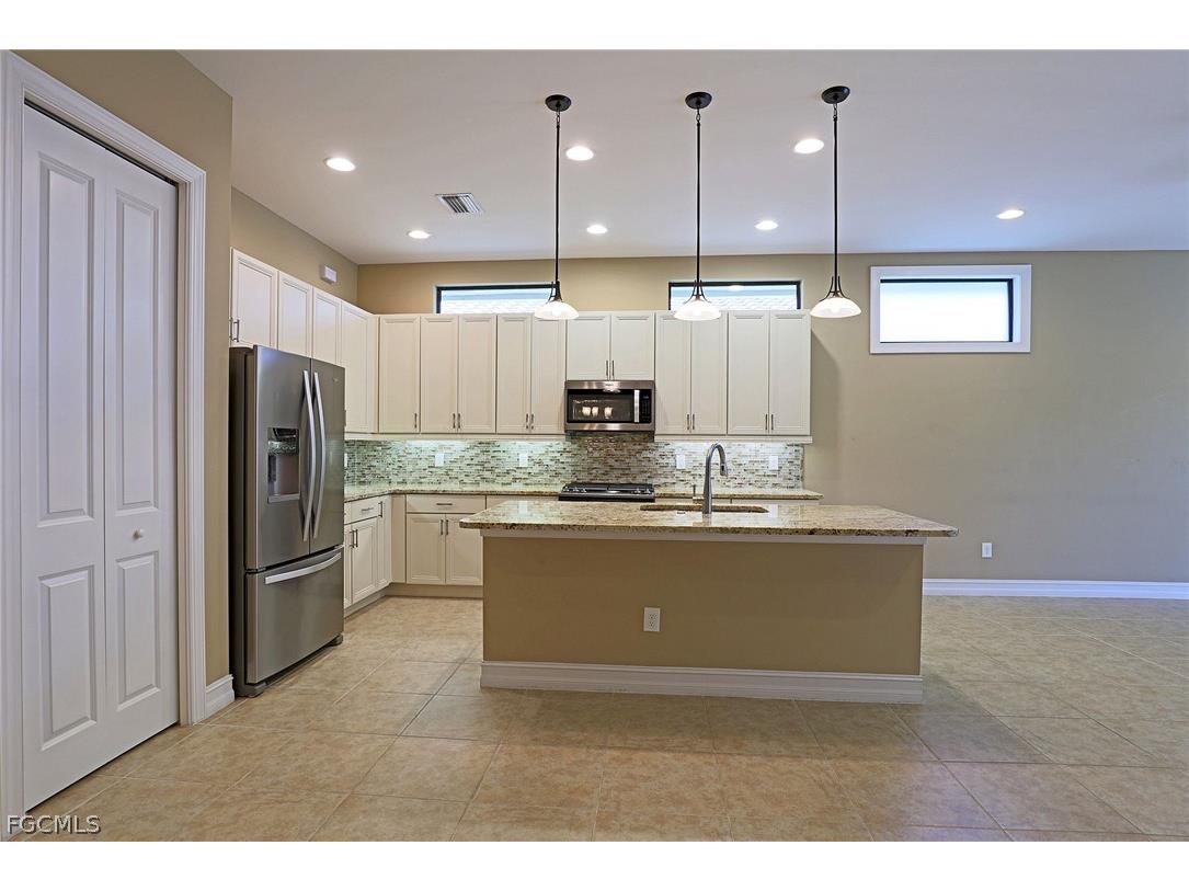 8181 Venetian Pointe Drive Fort Myers FL 33908 2026010109 image9