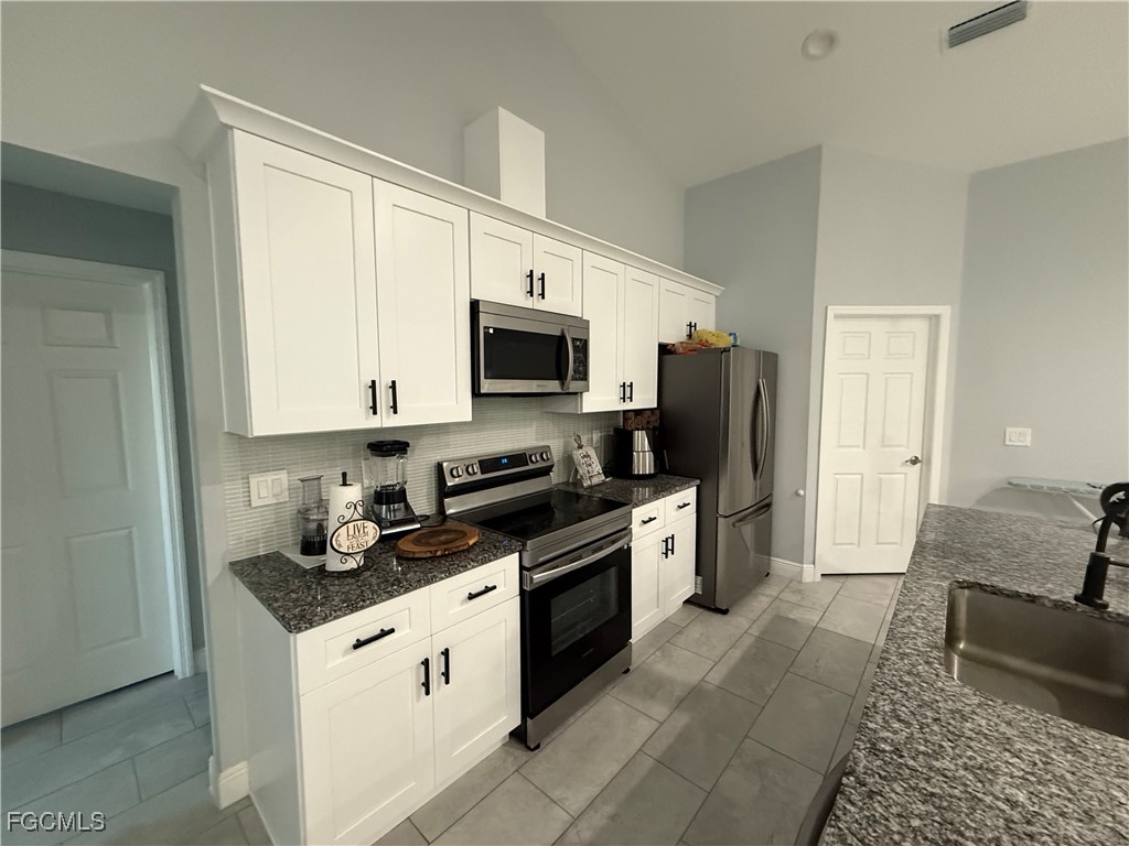 819 Alvin Avenue Lehigh Acres FL 33971 2025005521 image14