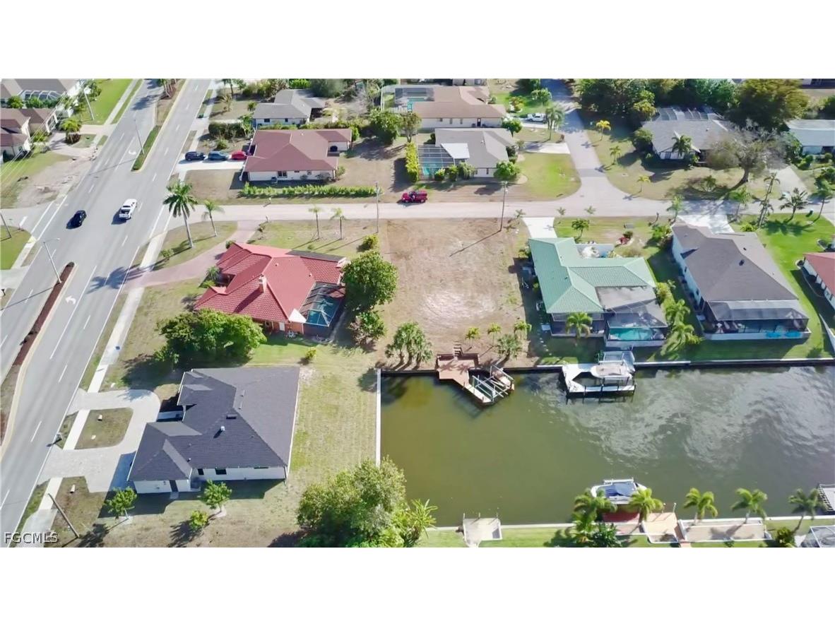 819 SE 33rd Terrace Cape Coral FL 33904 2026008633 image3