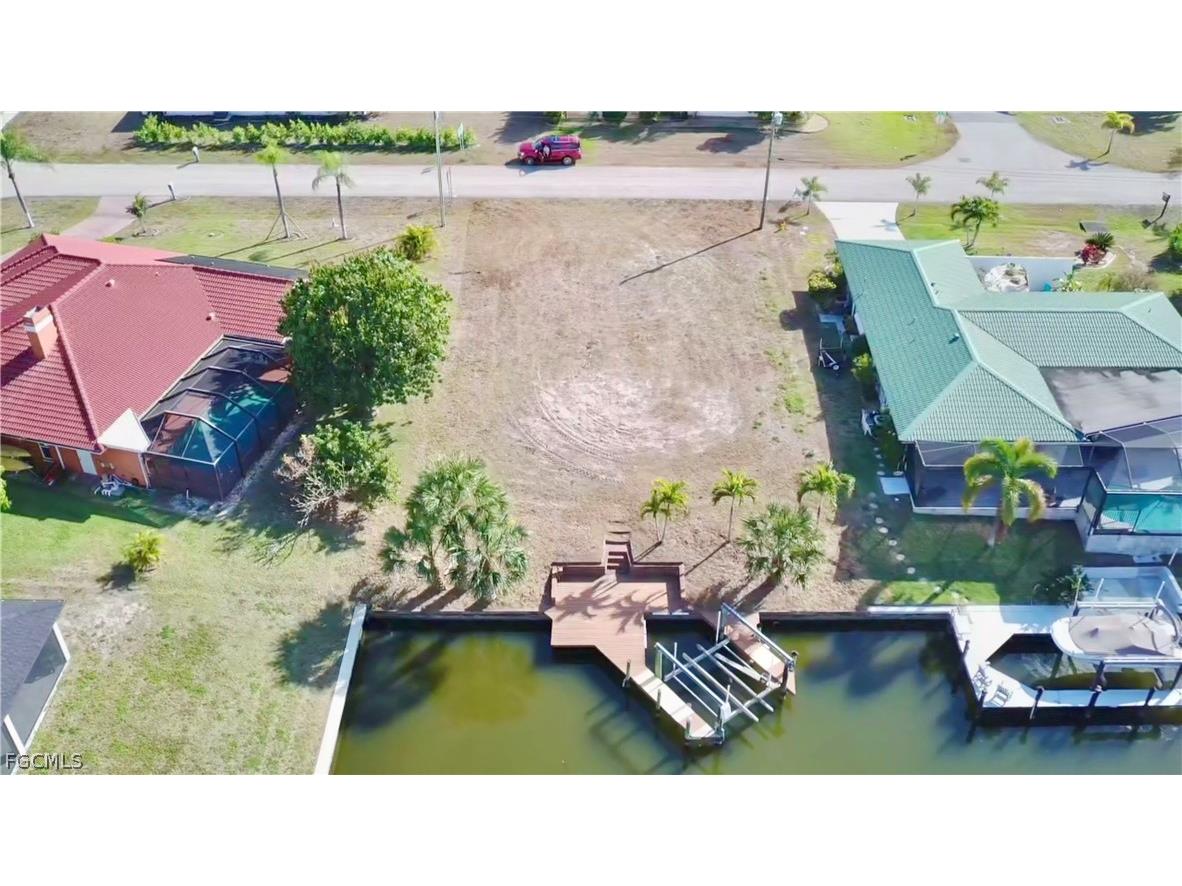 819 SE 33rd Terrace Cape Coral FL 33904 2026008633 image5