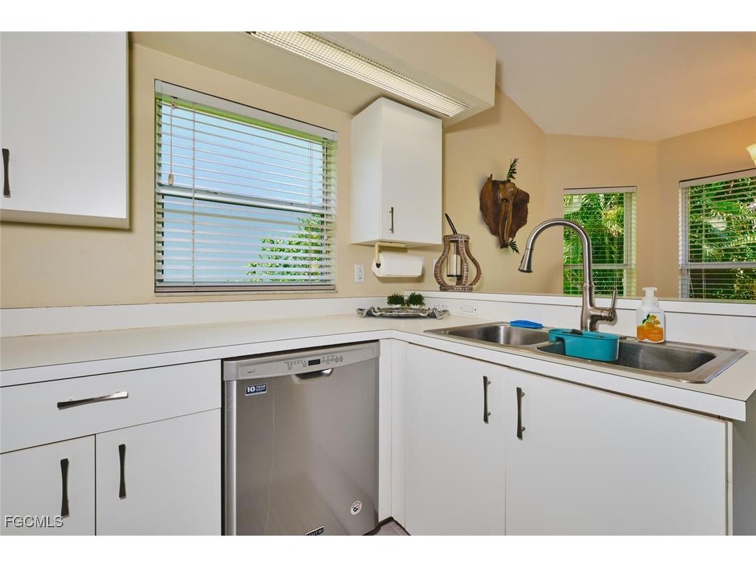 8192 Breton Circle Fort Myers FL 33912 2025010894 image10