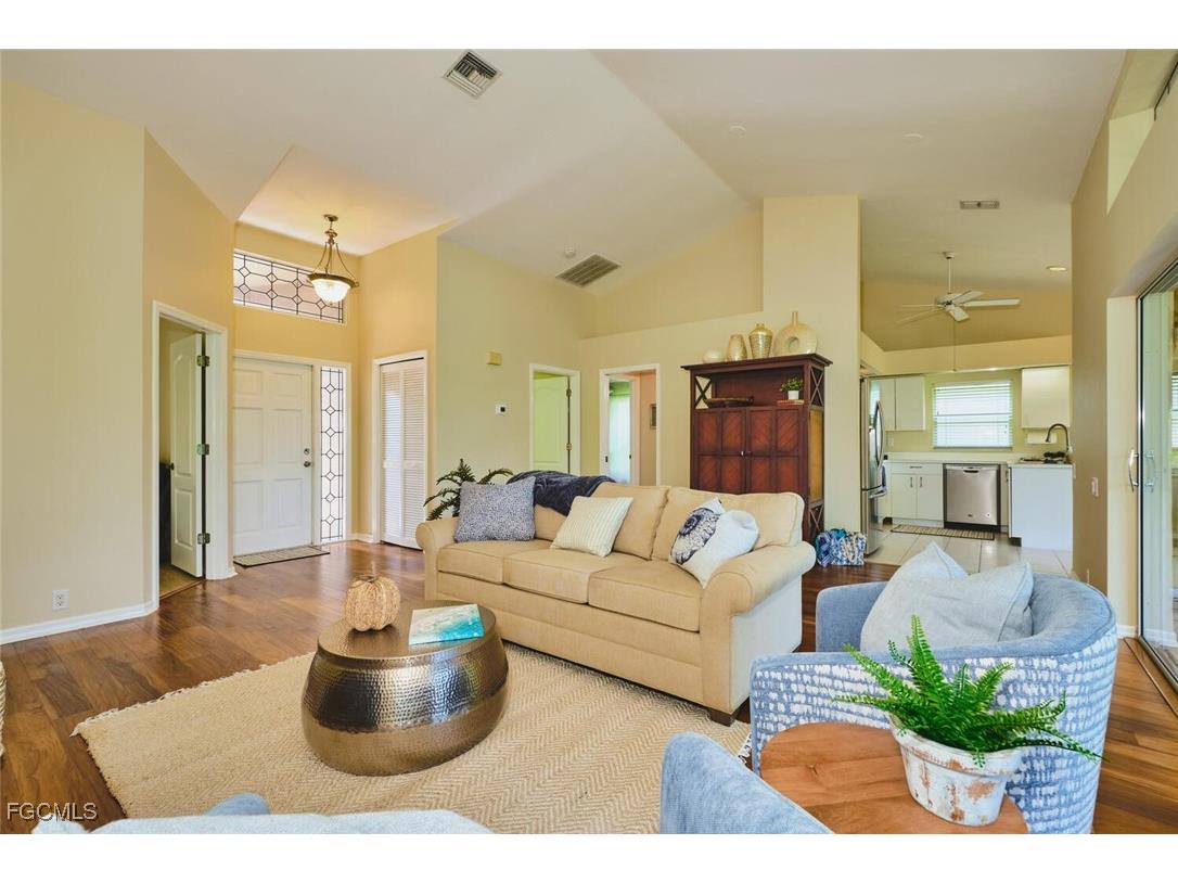 8192 Breton Circle Fort Myers FL 33912 2025010894 image15