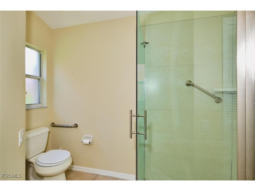 8192 Breton Circle Fort Myers FL 33912 2025010894 image24