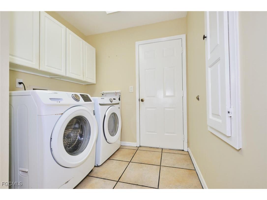 8192 Breton Circle Fort Myers FL 33912 2025010894 image29