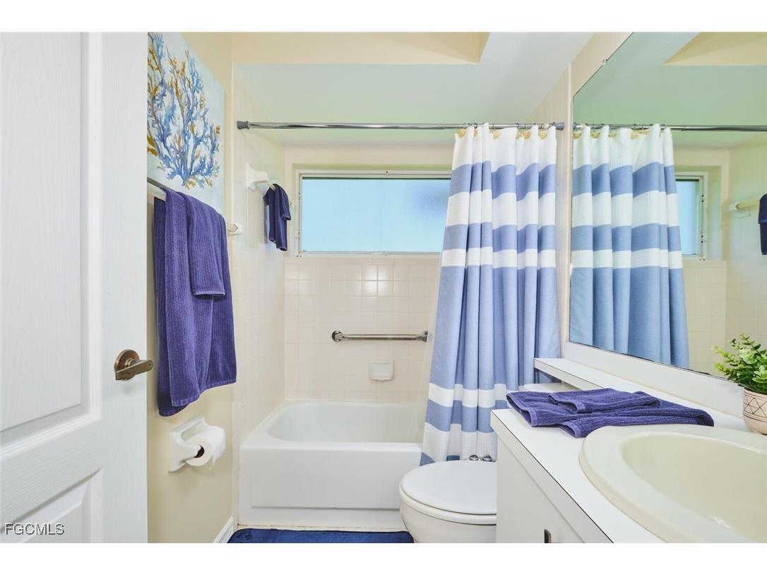 8192 Breton Circle Fort Myers FL 33912 2025010894 image30