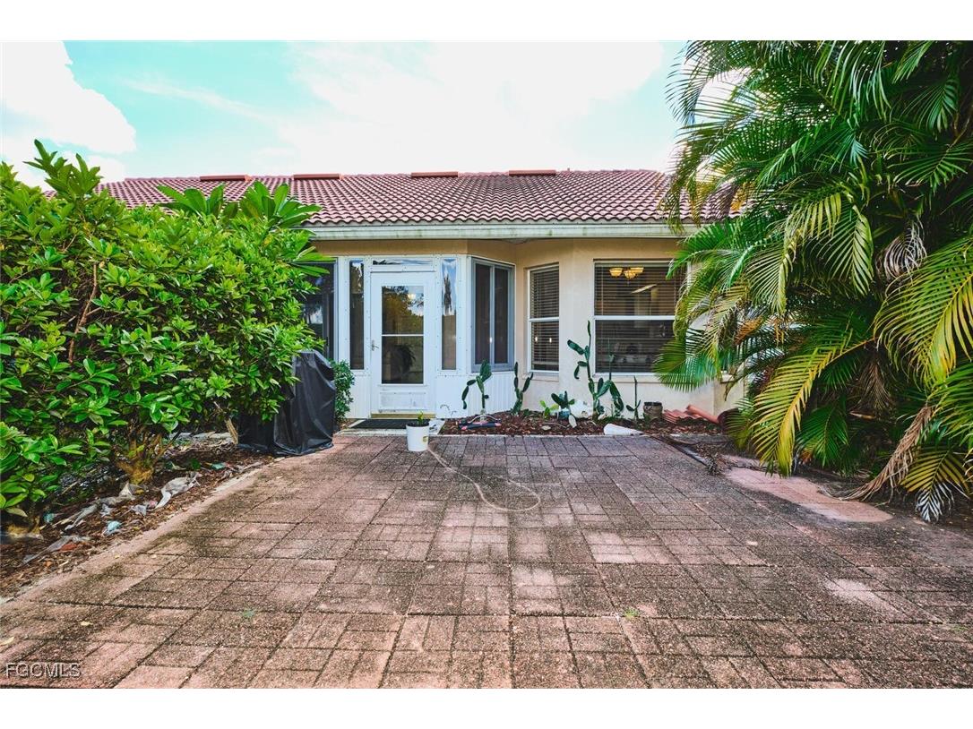 8192 Breton Circle Fort Myers FL 33912 2025010894 image37
