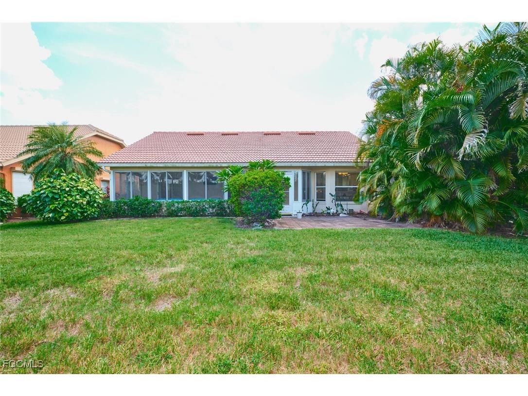 8192 Breton Circle Fort Myers FL 33912 2025010894 image39