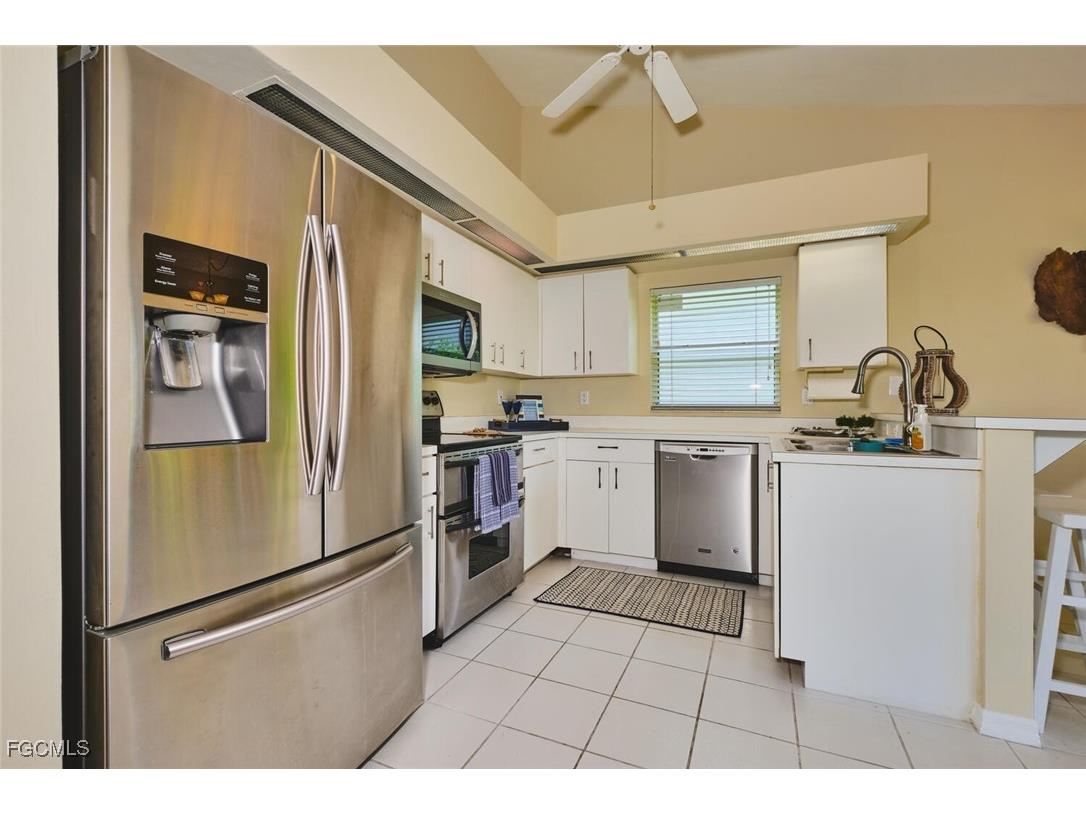 8192 Breton Circle Fort Myers FL 33912 2025010894 image5