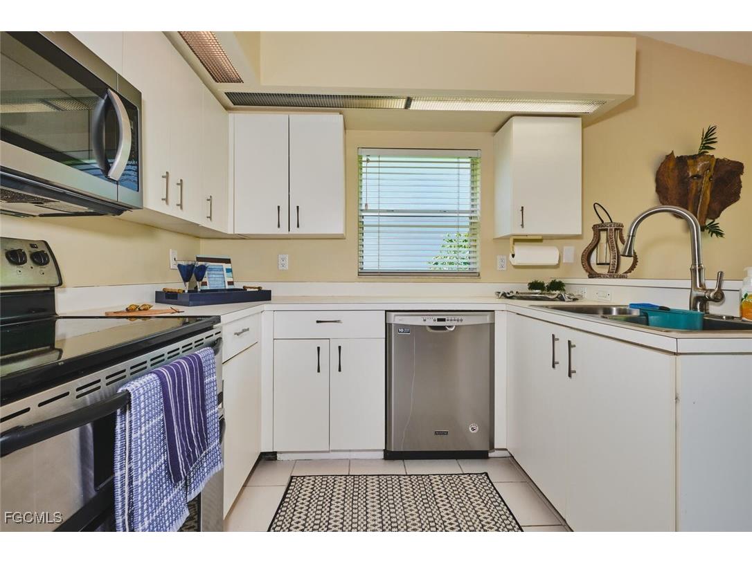 8192 Breton Circle Fort Myers FL 33912 2025010894 image6