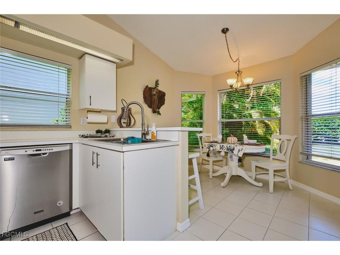 8192 Breton Circle Fort Myers FL 33912 2025010894 image7