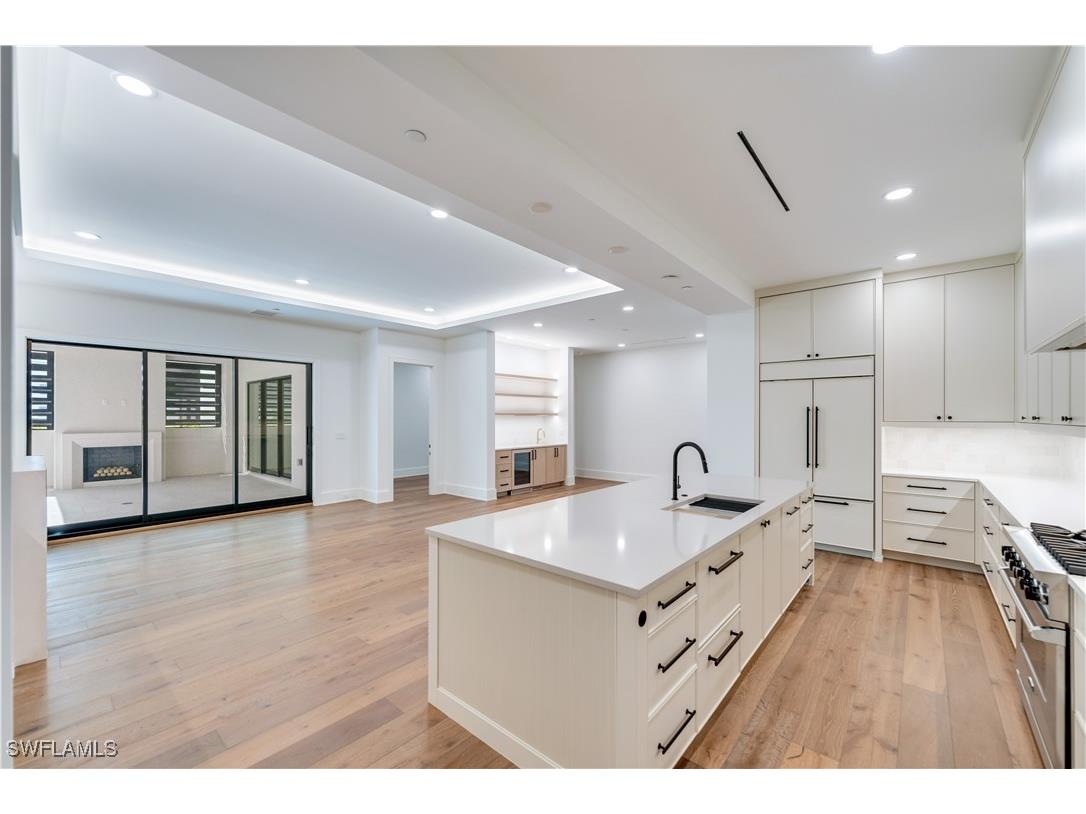 82 9th Street S #202 Naples FL 34102 224074511 image1