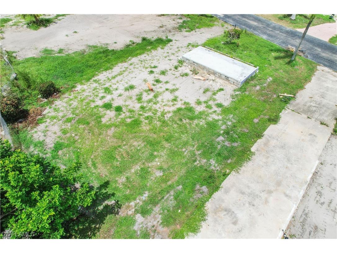 82 Birch Boulevard Fort Myers FL 33908 223061359 image1