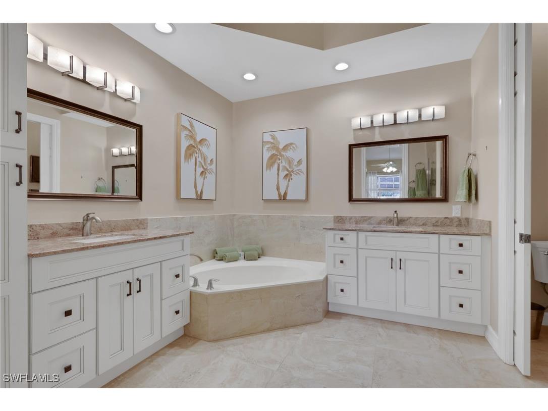 820 Bentwater Circle #202 Naples FL 34108 225079879 image22