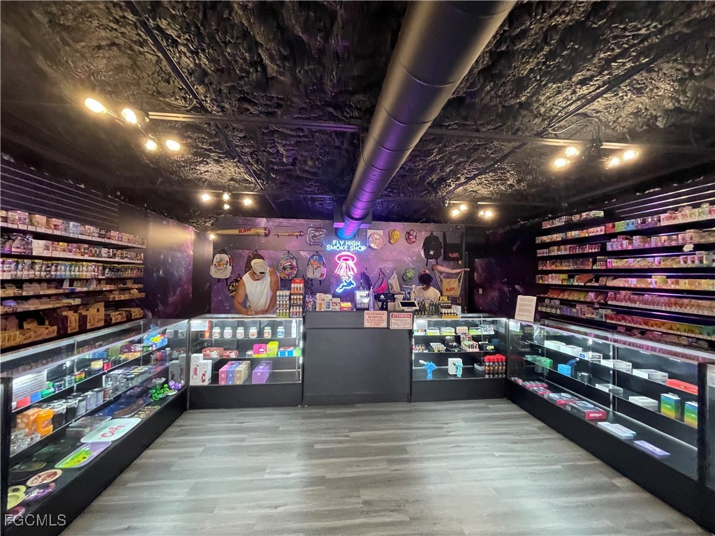 820 Cape Coral Parkway E Cape Coral FL 33904 2025021113 image4