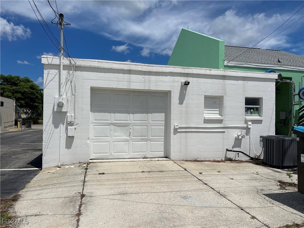 820 Cape Coral Parkway E Cape Coral FL 33904 2025021113 image9