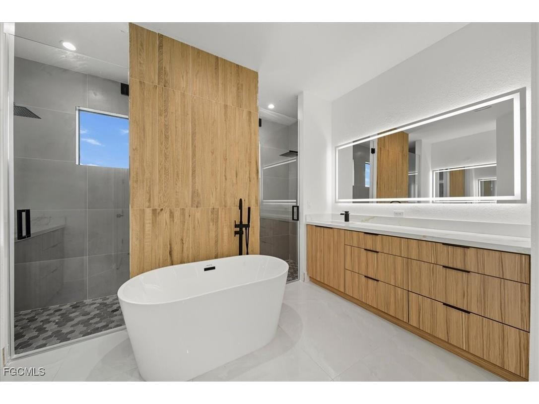 820 NW 9th Street Cape Coral FL 33993 2025014106 image10