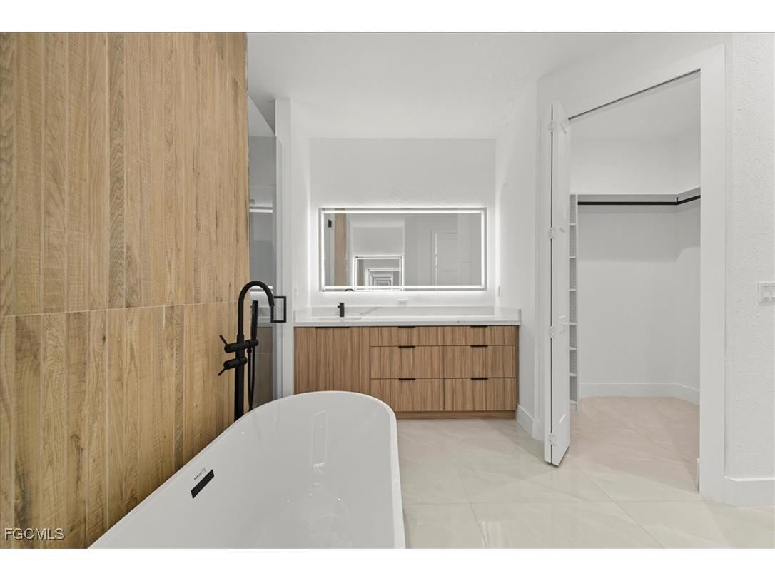 820 NW 9th Street Cape Coral FL 33993 2025014106 image12