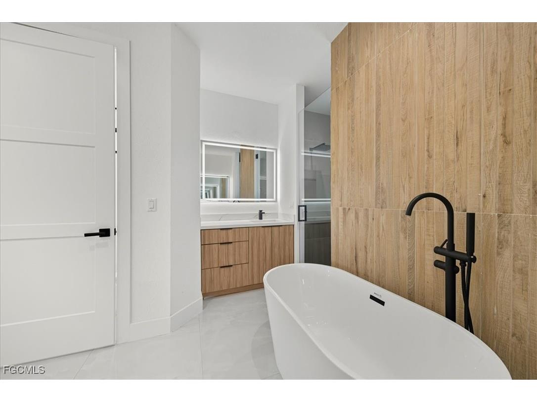 820 NW 9th Street Cape Coral FL 33993 2025014106 image13