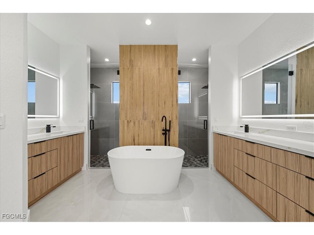 820 NW 9th Street Cape Coral FL 33993 2025014106 image15