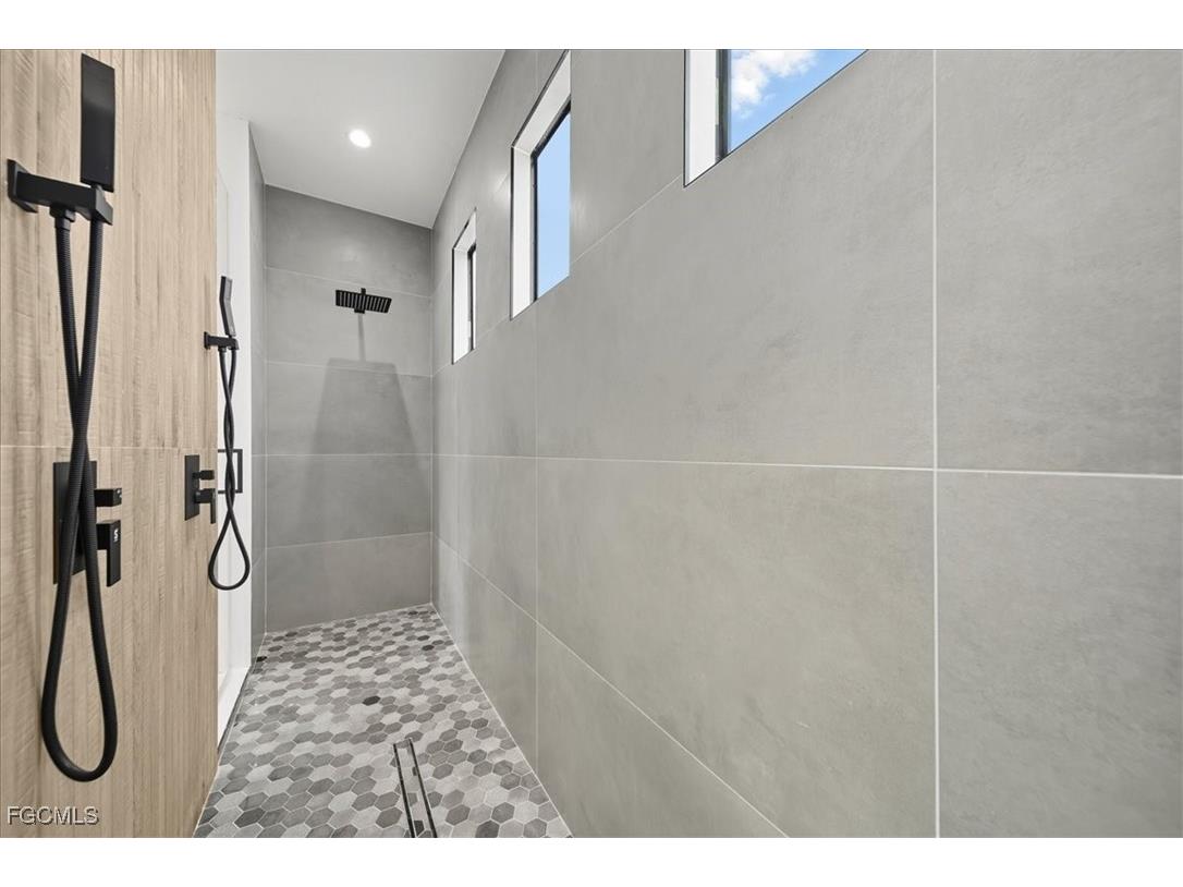 820 NW 9th Street Cape Coral FL 33993 2025014106 image33