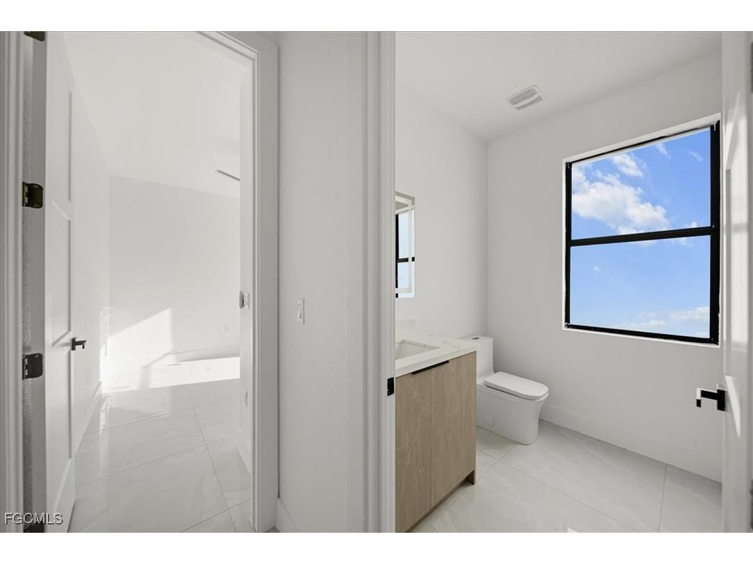 820 NW 9th Street Cape Coral FL 33993 2025014106 image34