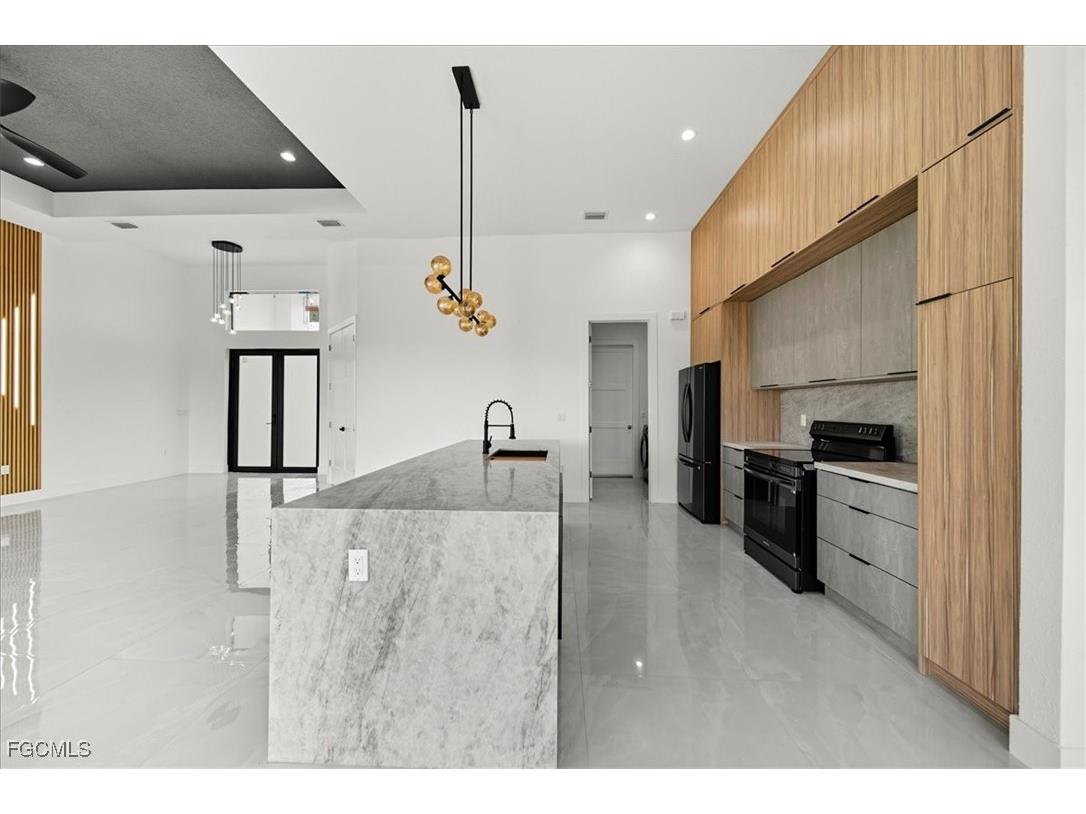 820 NW 9th Street Cape Coral FL 33993 2025014106 image5