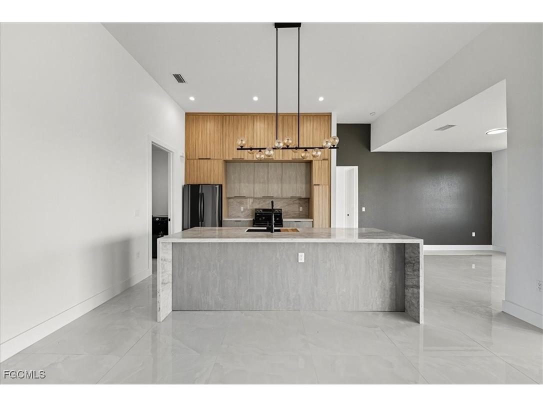 820 NW 9th Street Cape Coral FL 33993 2025014106 image7