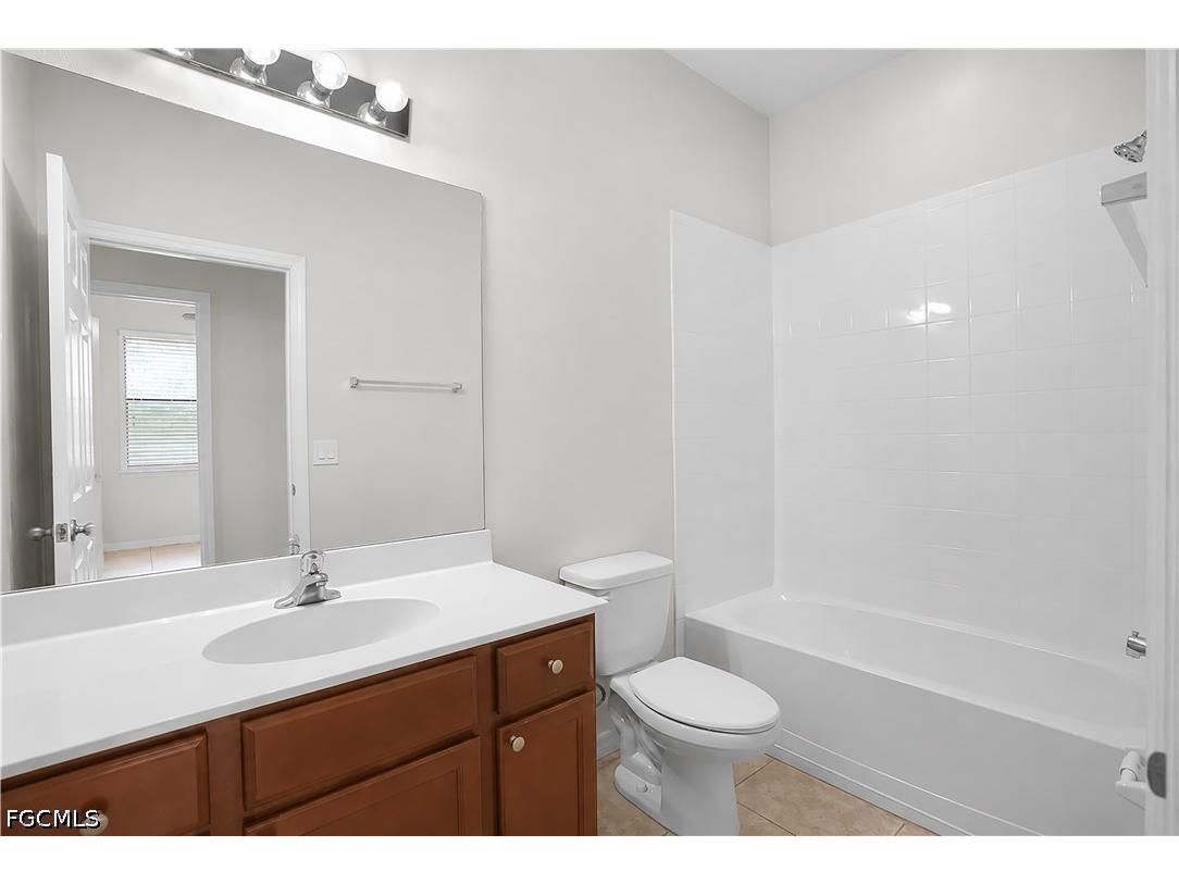 820 SW 9th Avenue Cape Coral FL 33991 2026028607 image17