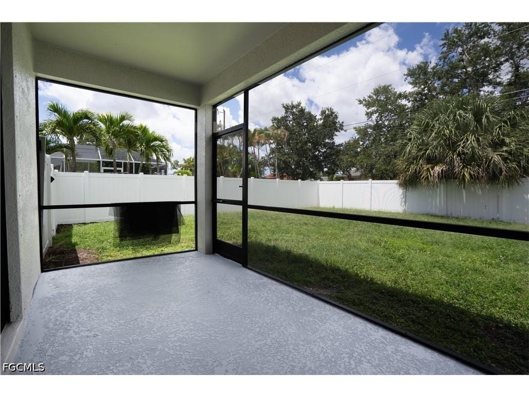 820 SW 9th Avenue Cape Coral FL 33991 2026028607 image18