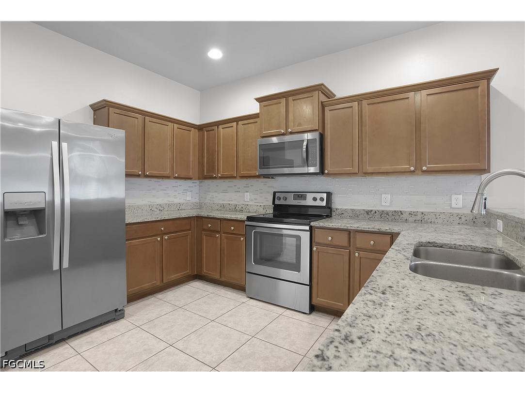 820 SW 9th Avenue Cape Coral FL 33991 2026028607 image2