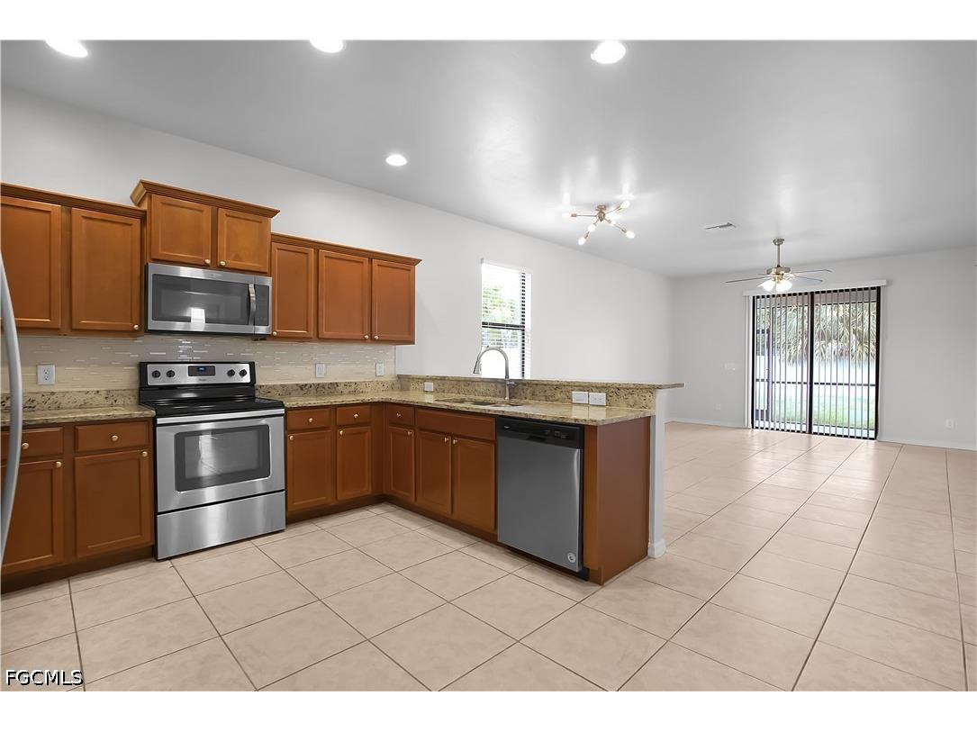 820 SW 9th Avenue Cape Coral FL 33991 2026028607 image3