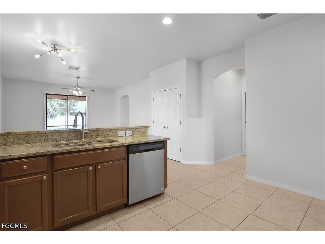 820 SW 9th Avenue Cape Coral FL 33991 2026028607 image4