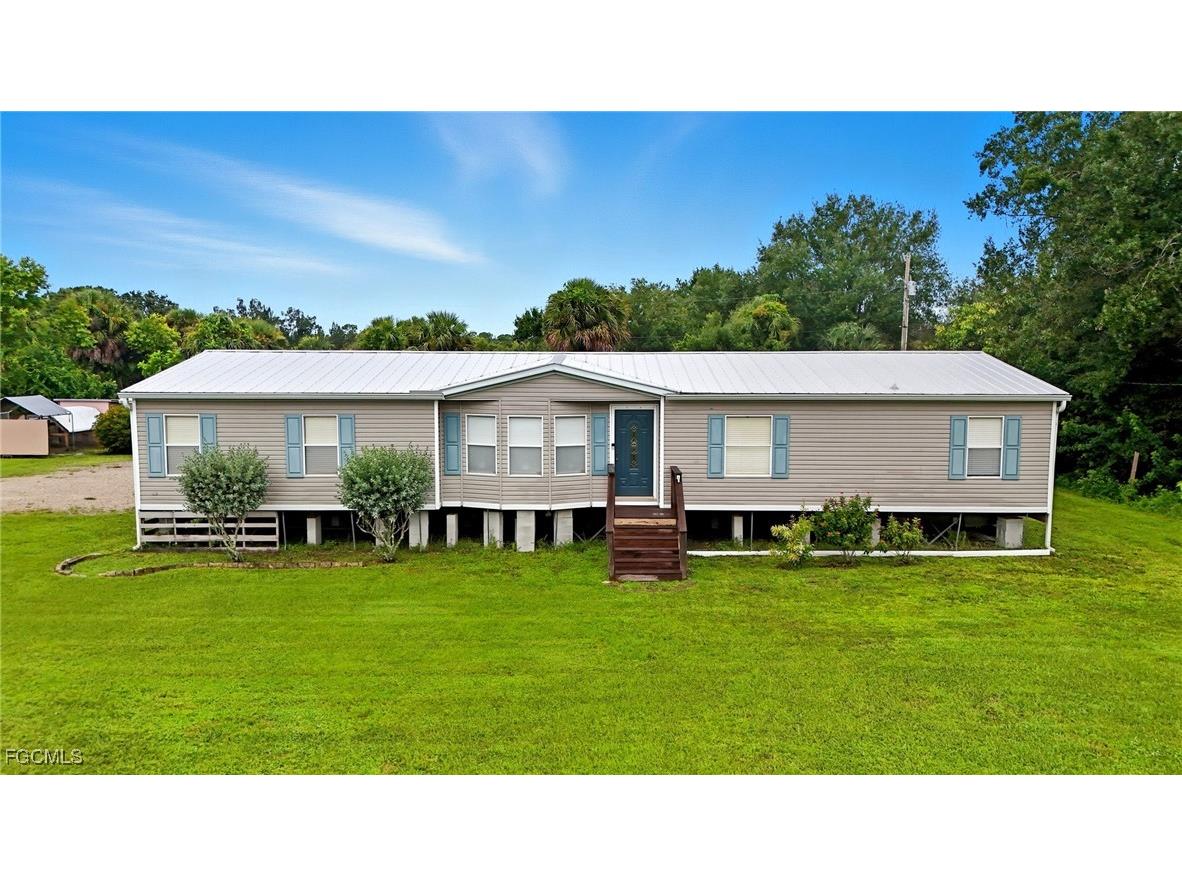 8200 Ebson Drive North Fort Myers FL 33917 2025010790 image1