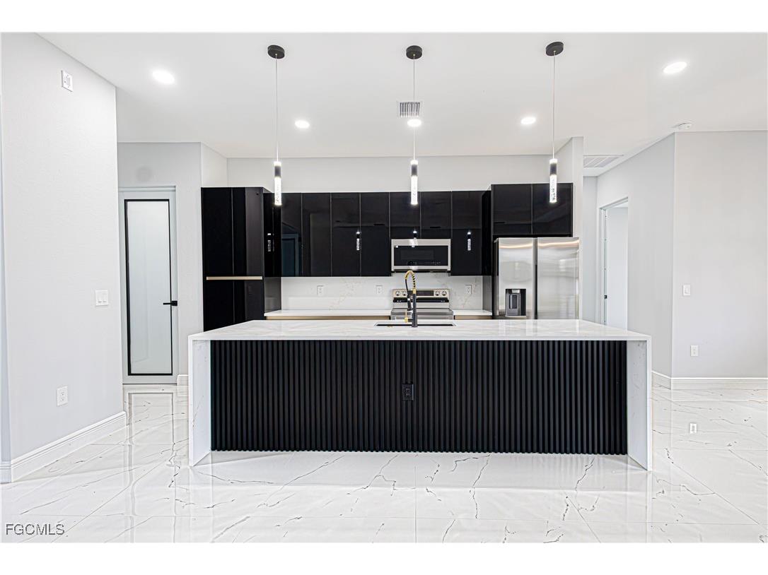 821 Atherton Avenue Lehigh Acres FL 33971 2025008376 image3