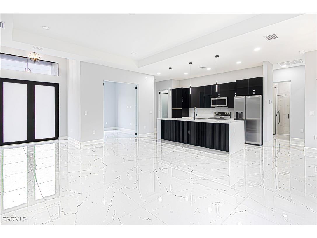 821 Atherton Avenue Lehigh Acres FL 33971 2025008376 image4