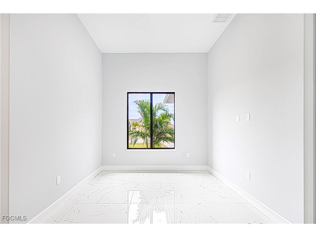 821 Atherton Avenue Lehigh Acres FL 33971 2025008376 image5