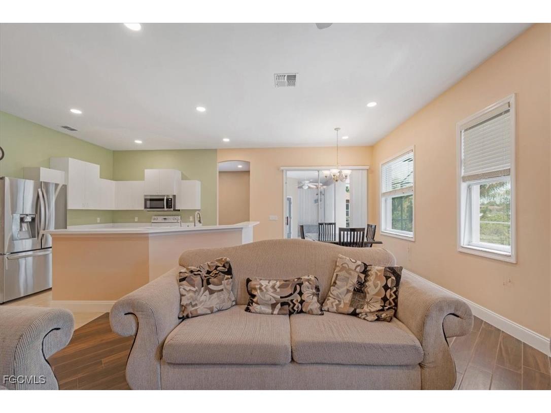 821 Carlfield Avenue Lehigh Acres FL 33971 2025025519 image5