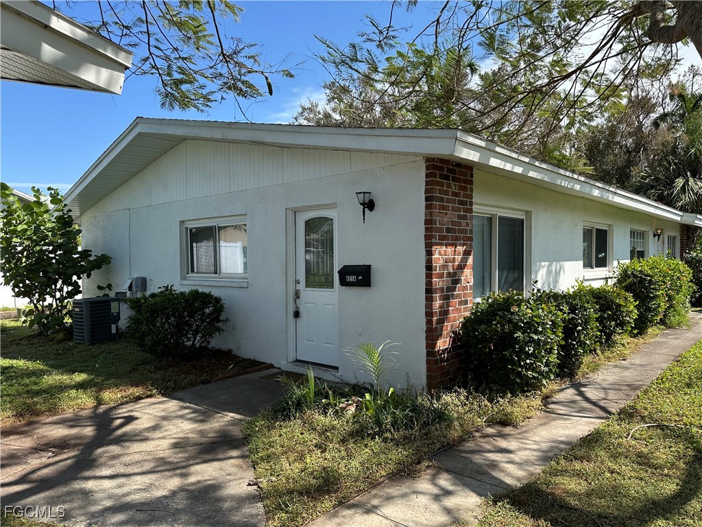 821 Courtington Lane #1 Fort Myers FL 33919 2025003433 image1