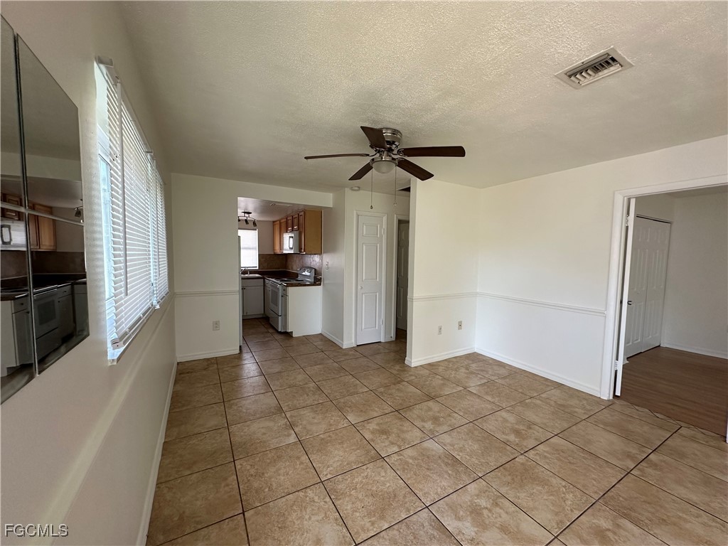 821 Courtington Lane #1 Fort Myers FL 33919 2025003433 image3